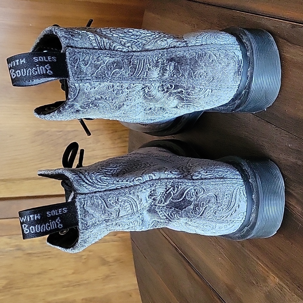 Dr. Martens 1460 Grey Velvet Embossed Brocade Lace Up Boots Sz 5 - Picture 9 of 13